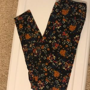 **MOVING SALE** LuLaRoe OS leggings